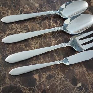 Oneida Jacqueline Simba Serving Set 4 Piece Flatware Set Serving Fork Spoon